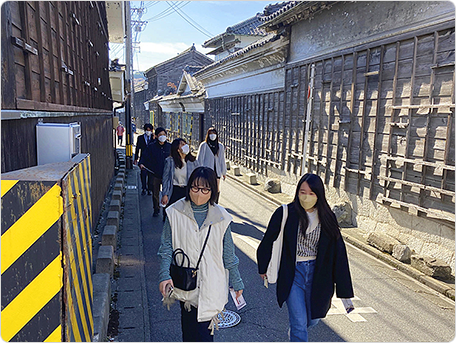 旧中山道赤坂宿散策のようす