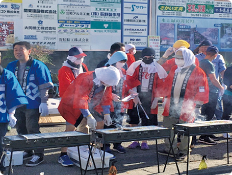 盛り上がる「ふるさとの祭典市」